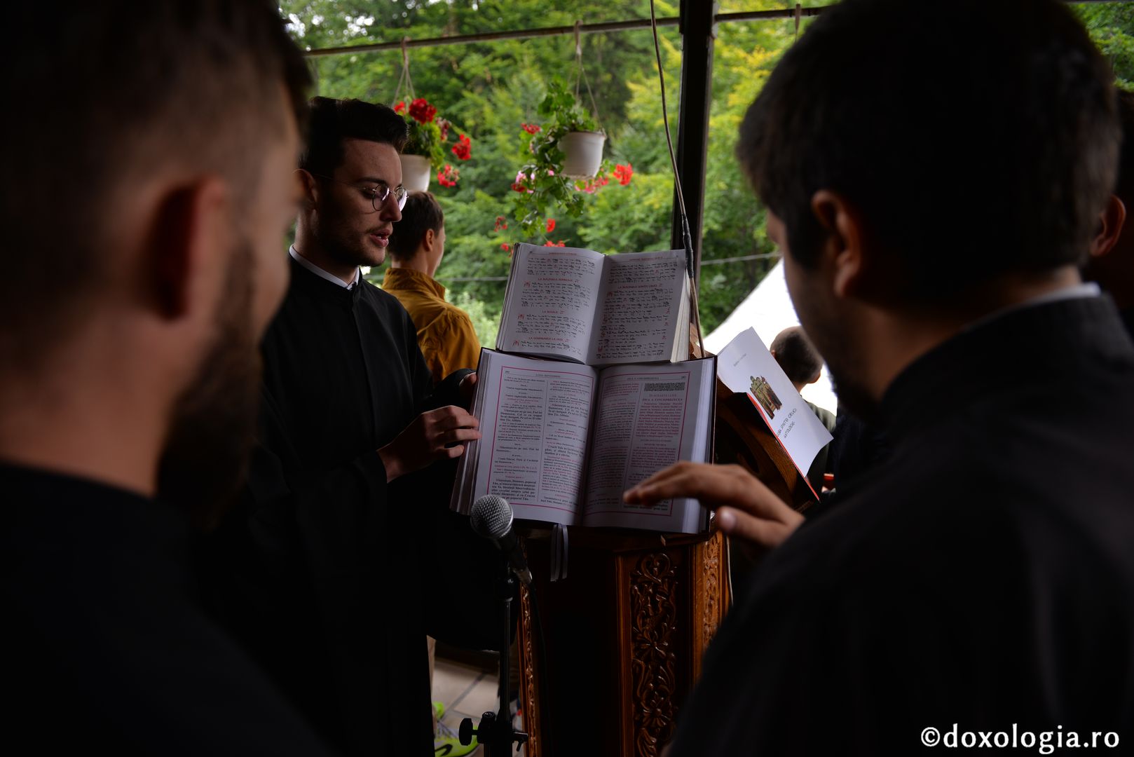 Slujbă arhierească la hramul Mănăstirii „Sfânta Cruce” din Brusturi – Neamț