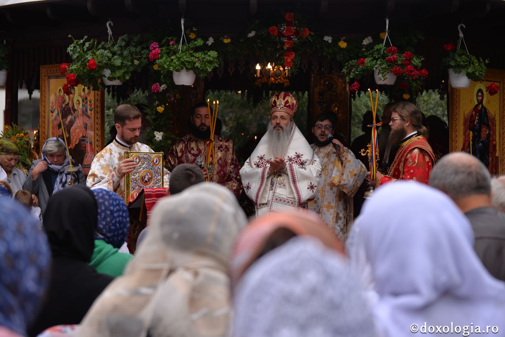 Slujbă arhierească la hramul Mănăstirii „Sfânta Cruce” din Brusturi – Neamț