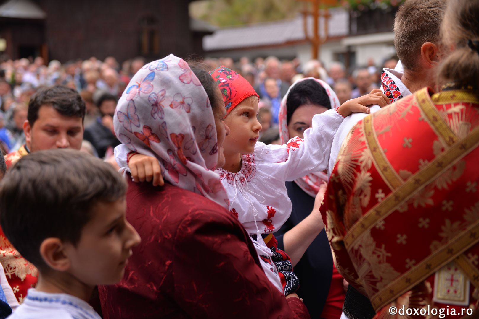 Slujbă arhierească la hramul Mănăstirii „Sfânta Cruce” din Brusturi – Neamț