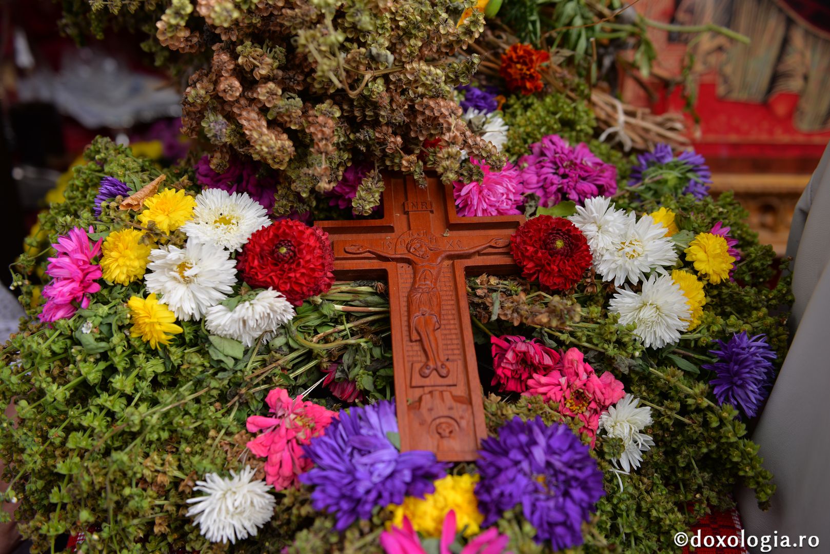 Slujbă arhierească la hramul Mănăstirii „Sfânta Cruce” din Brusturi – Neamț