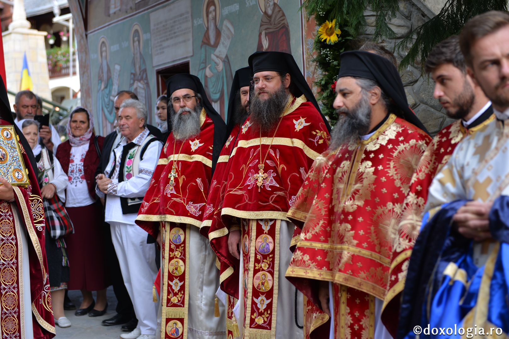 Slujbă arhierească la hramul Mănăstirii „Sfânta Cruce” din Brusturi – Neamț