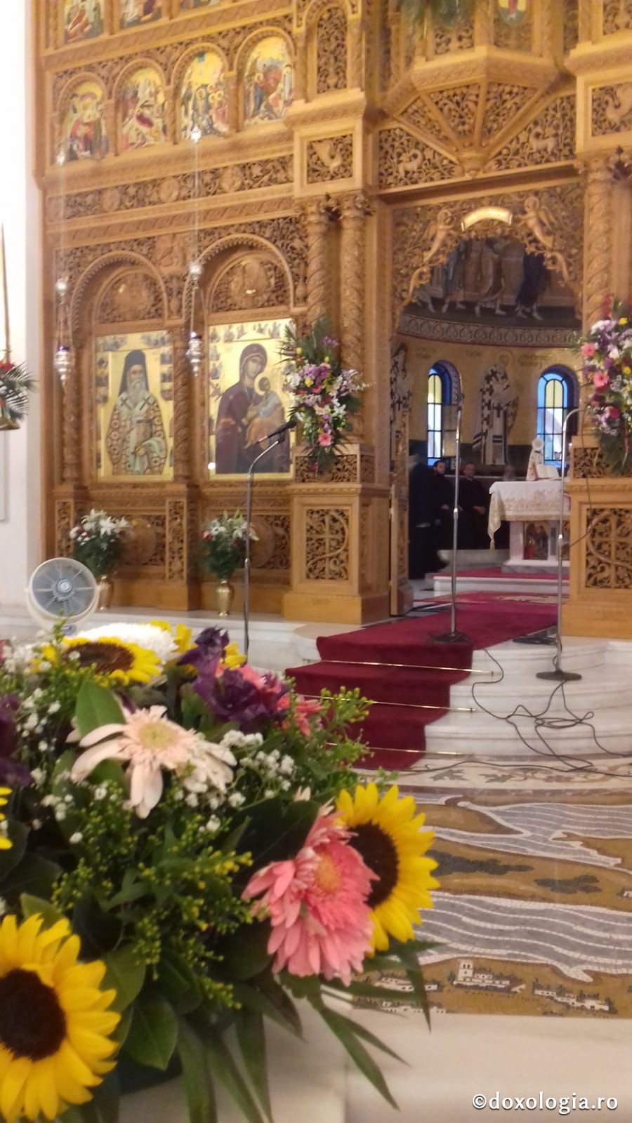 (Foto) Sărbătoarea mutării moaștelor Sfântului Ierarh Nectarie, Insula Eghina – 3 septembrie 2019