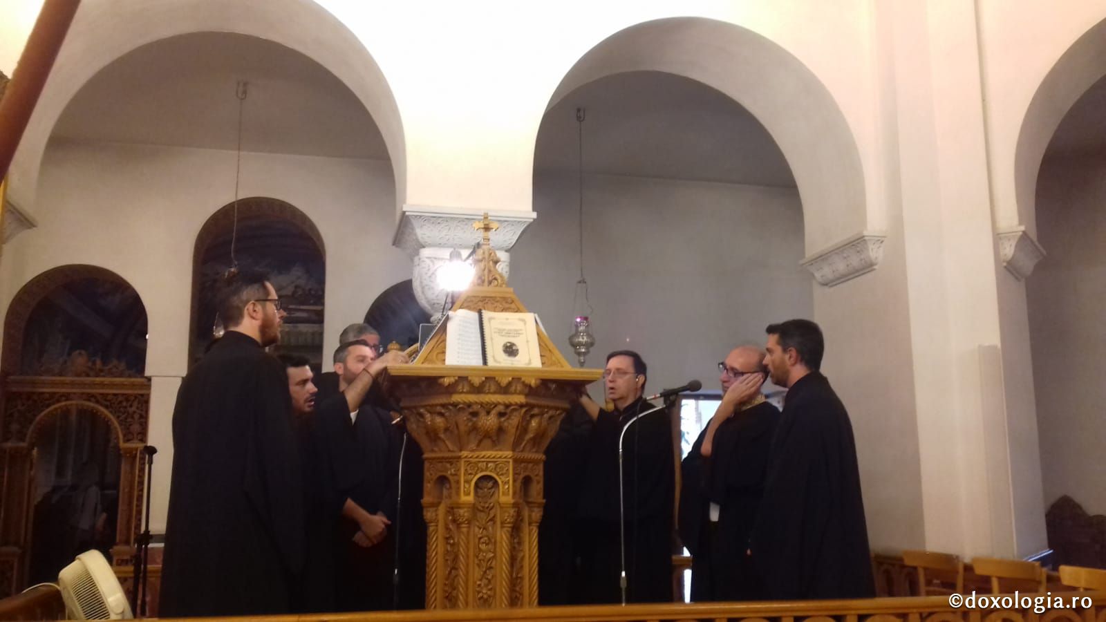 (Foto) Sărbătoarea mutării moaștelor Sfântului Ierarh Nectarie, Insula Eghina – 3 septembrie 2019