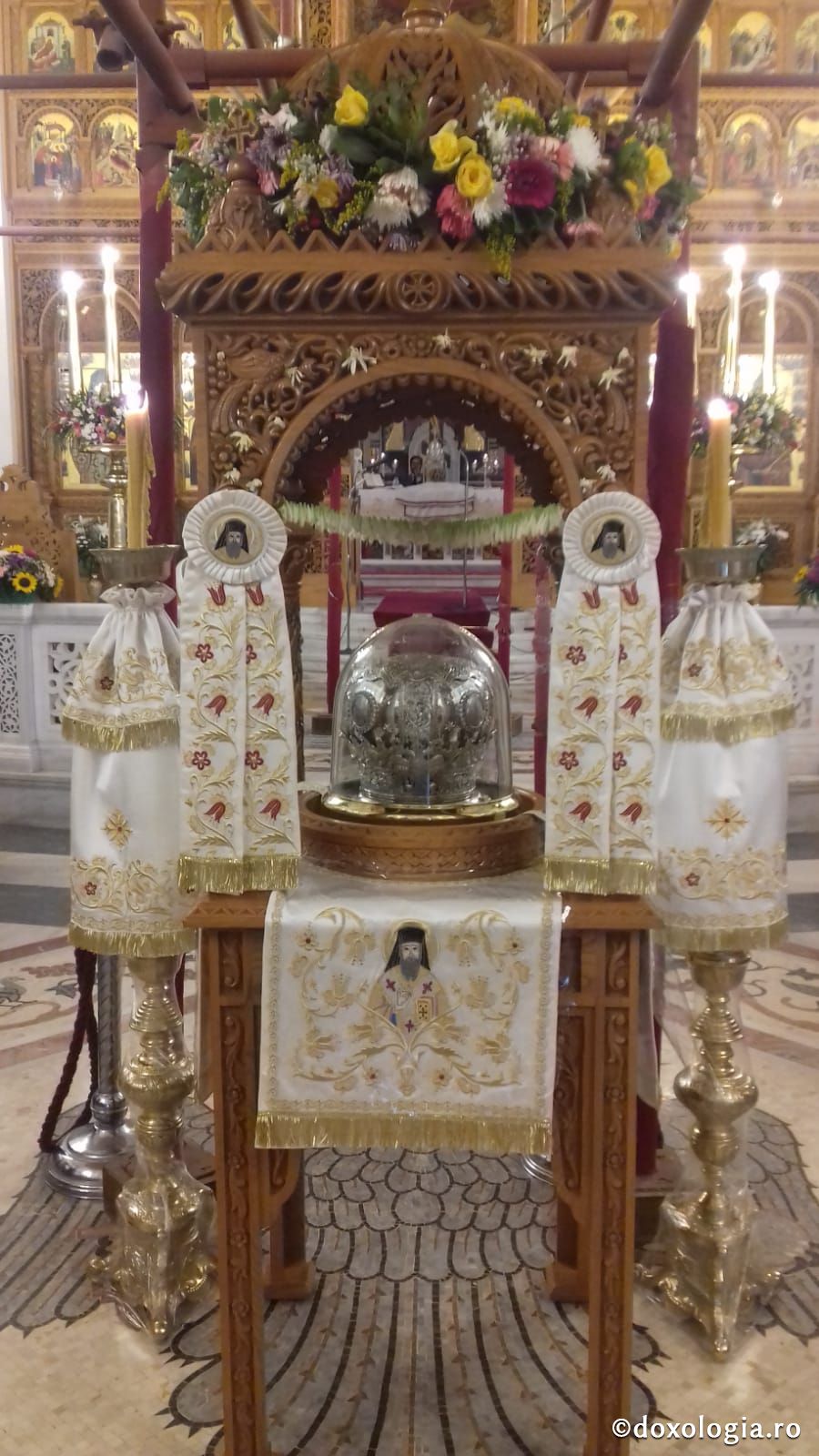 (Foto) Sărbătoarea mutării moaștelor Sfântului Ierarh Nectarie, Insula Eghina – 3 septembrie 2019