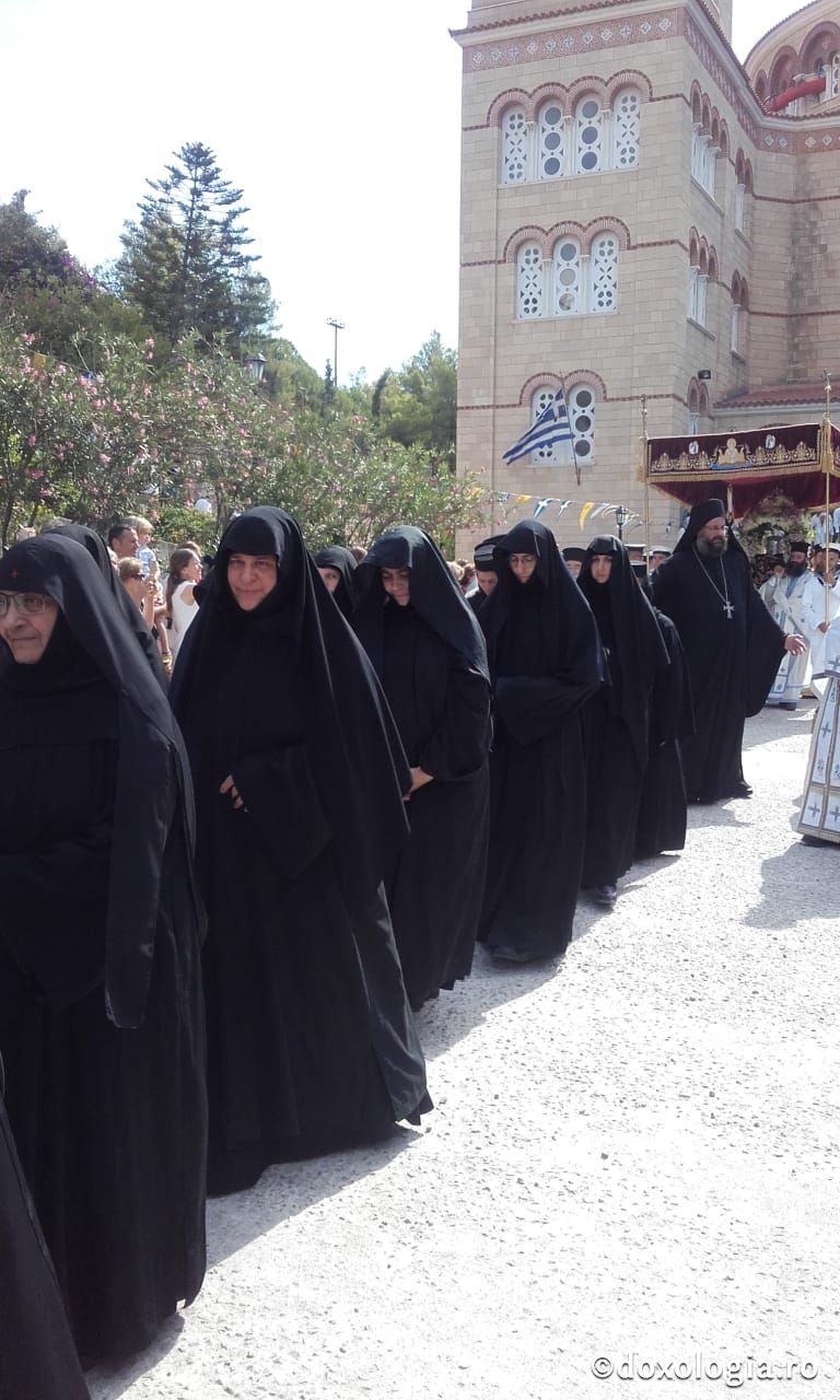 (Foto) Sărbătoarea mutării moaștelor Sfântului Ierarh Nectarie, Insula Eghina – 3 septembrie 2019