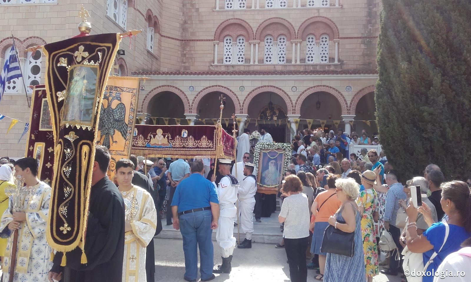 (Foto) Sărbătoarea mutării moaștelor Sfântului Ierarh Nectarie, Insula Eghina – 3 septembrie 2019