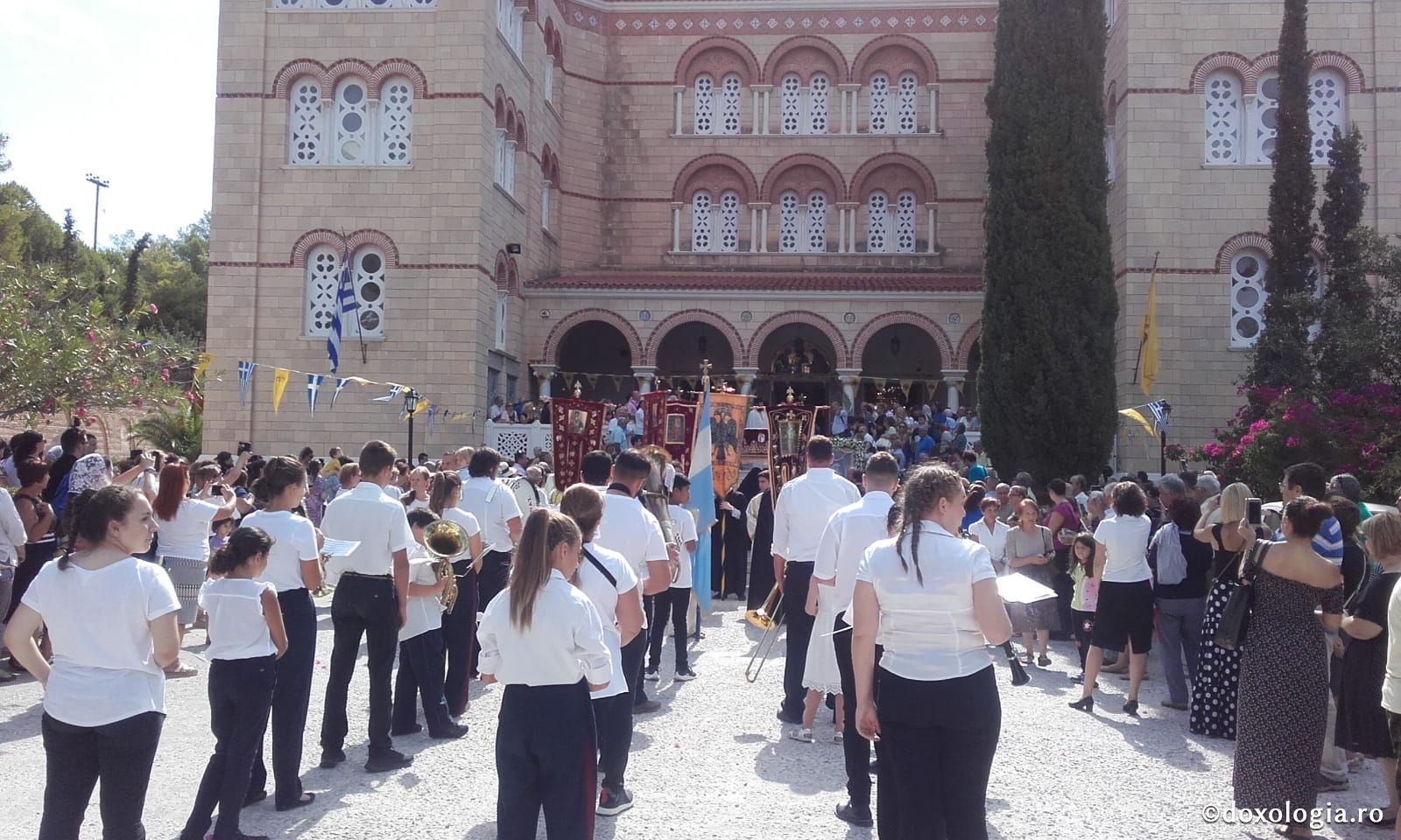 (Foto) Sărbătoarea mutării moaștelor Sfântului Ierarh Nectarie, Insula Eghina – 3 septembrie 2019