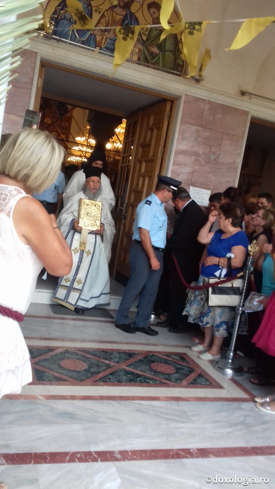 (Foto) Sărbătoarea mutării moaștelor Sfântului Ierarh Nectarie, Insula Eghina – 3 septembrie 2019