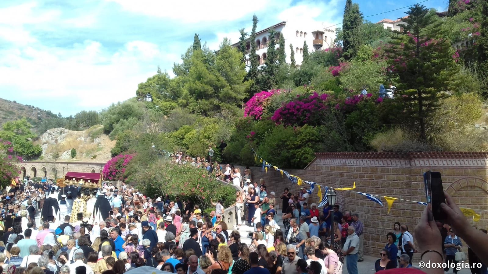 (Foto) Sărbătoarea mutării moaștelor Sfântului Ierarh Nectarie, Insula Eghina – 3 septembrie 2019