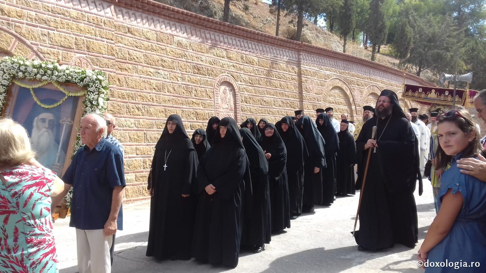 (Foto) Sărbătoarea mutării moaștelor Sfântului Ierarh Nectarie, Insula Eghina – 3 septembrie 2019
