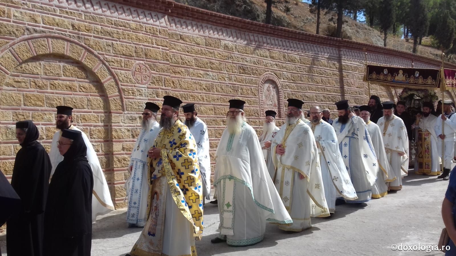 (Foto) Sărbătoarea mutării moaștelor Sfântului Ierarh Nectarie, Insula Eghina – 3 septembrie 2019