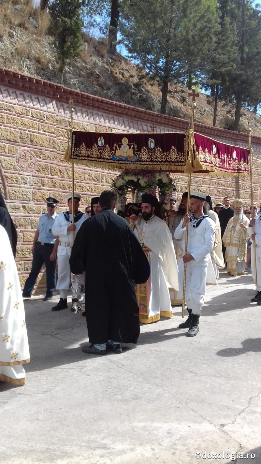 (Foto) Sărbătoarea mutării moaștelor Sfântului Ierarh Nectarie, Insula Eghina – 3 septembrie 2019