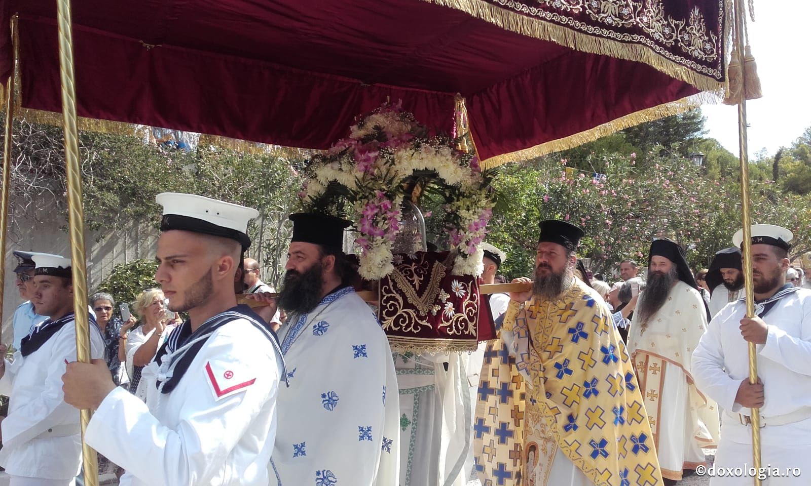 (Foto) Sărbătoarea mutării moaștelor Sfântului Ierarh Nectarie, Insula Eghina – 3 septembrie 2019