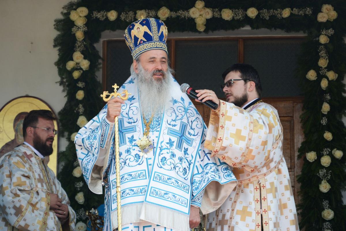 IPS Teofan: „Și ca persoane, și ca obște, trebuie să avem în față două lucruri: familia și cuvântul lui Dumnezeu”