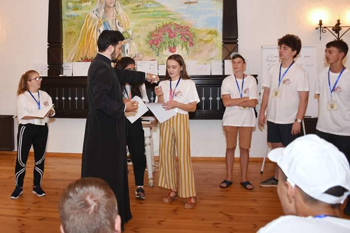 Jurnal de tabără: „Tradiție și noutate” - prietenie și iubire Jurnal de tabără: „Tradiție și noutate” - prietenie și iubire
