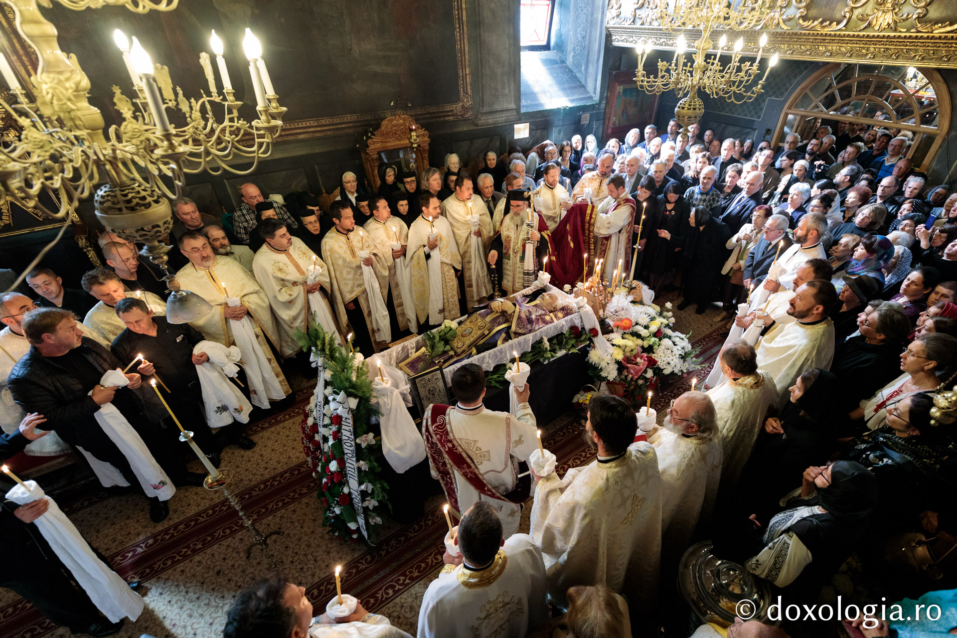 Părintele profesor Florin Bucescu a fost înmormântat