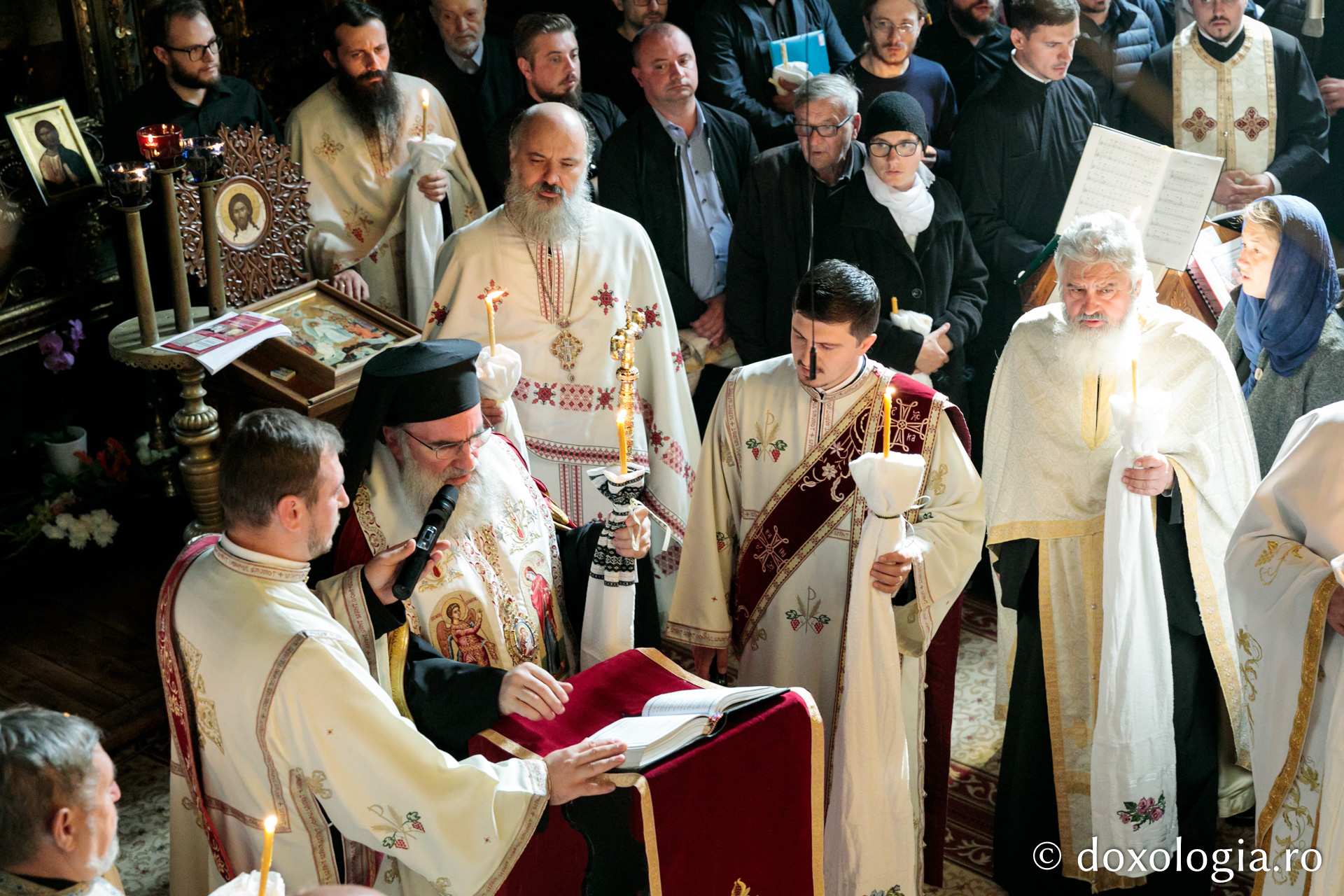 Părintele profesor Florin Bucescu a fost înmormântat