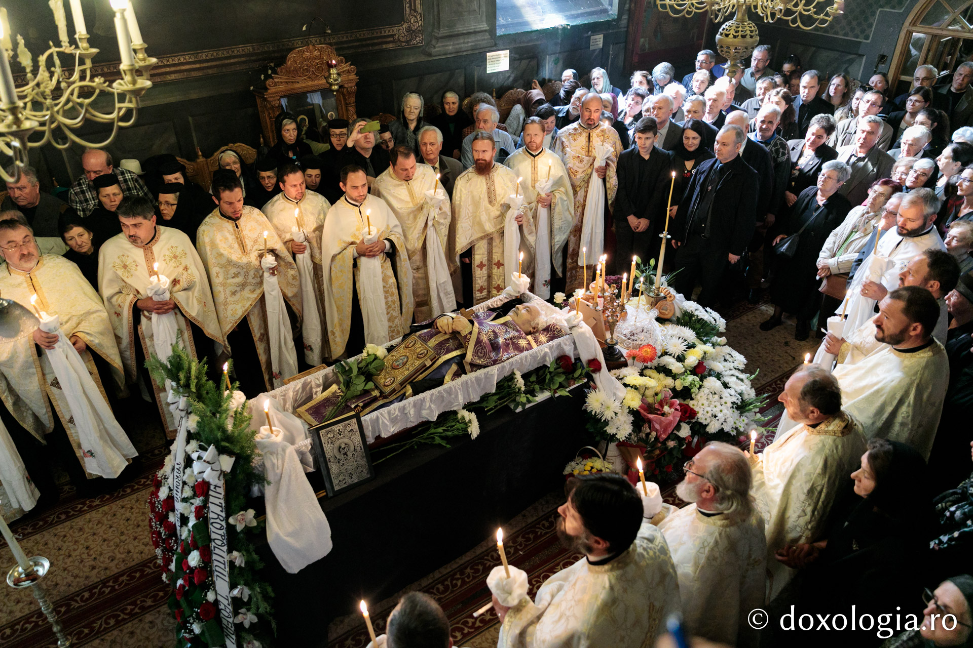 Părintele profesor Florin Bucescu a fost înmormântat