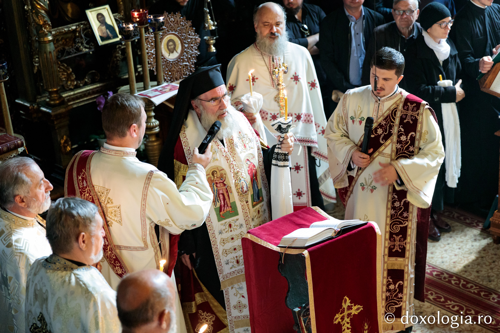 Părintele profesor Florin Bucescu a fost înmormântat