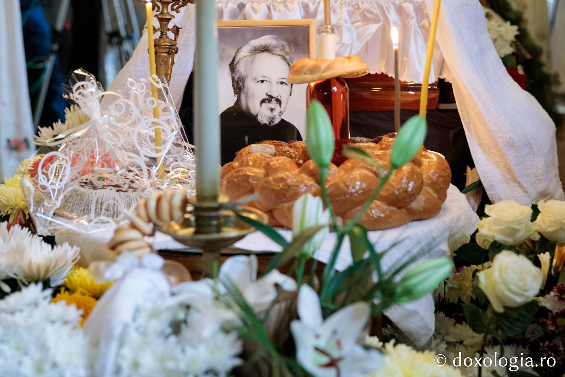 (Video) Părintele profesor Florin Bucescu a fost astăzi înmormântat