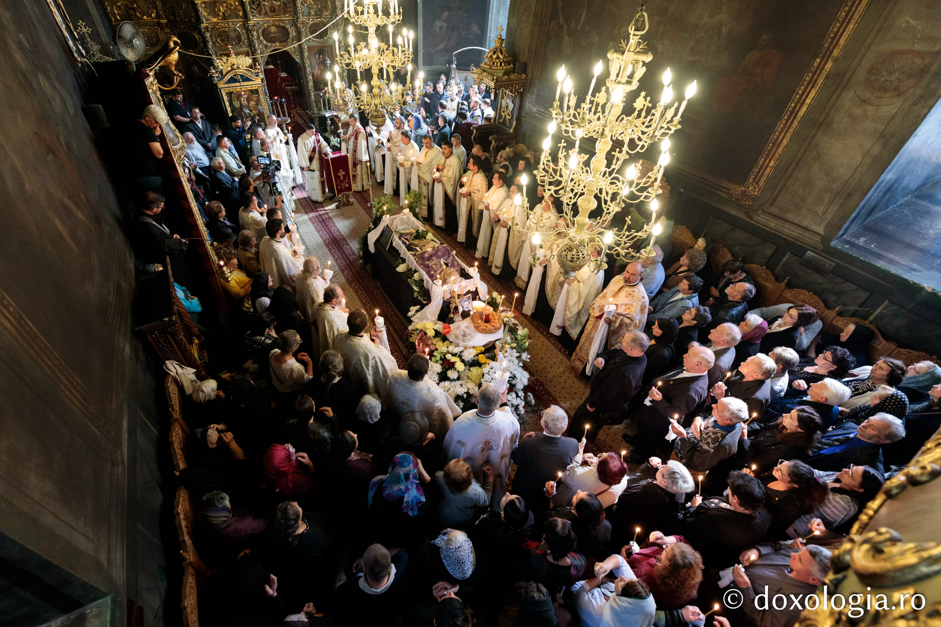 Părintele profesor Florin Bucescu a fost înmormântat