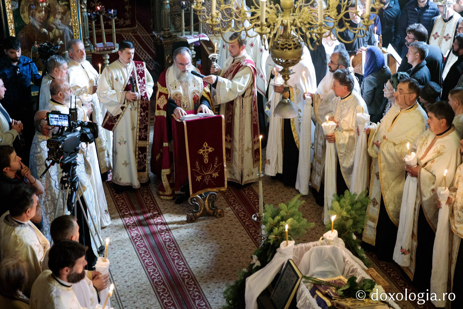 Părintele profesor Florin Bucescu a fost înmormântat