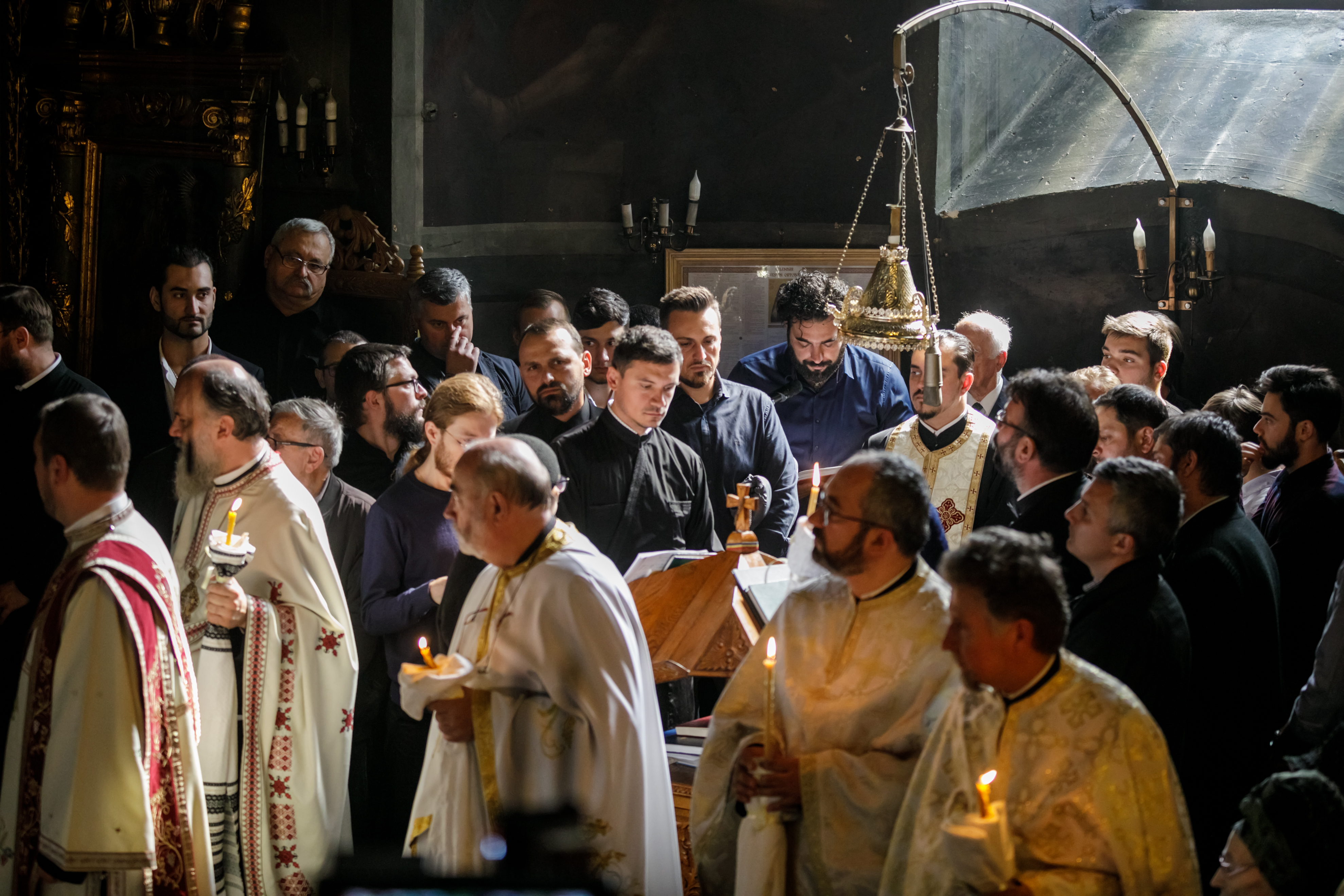 Părintele profesor Florin Bucescu a fost înmormântat