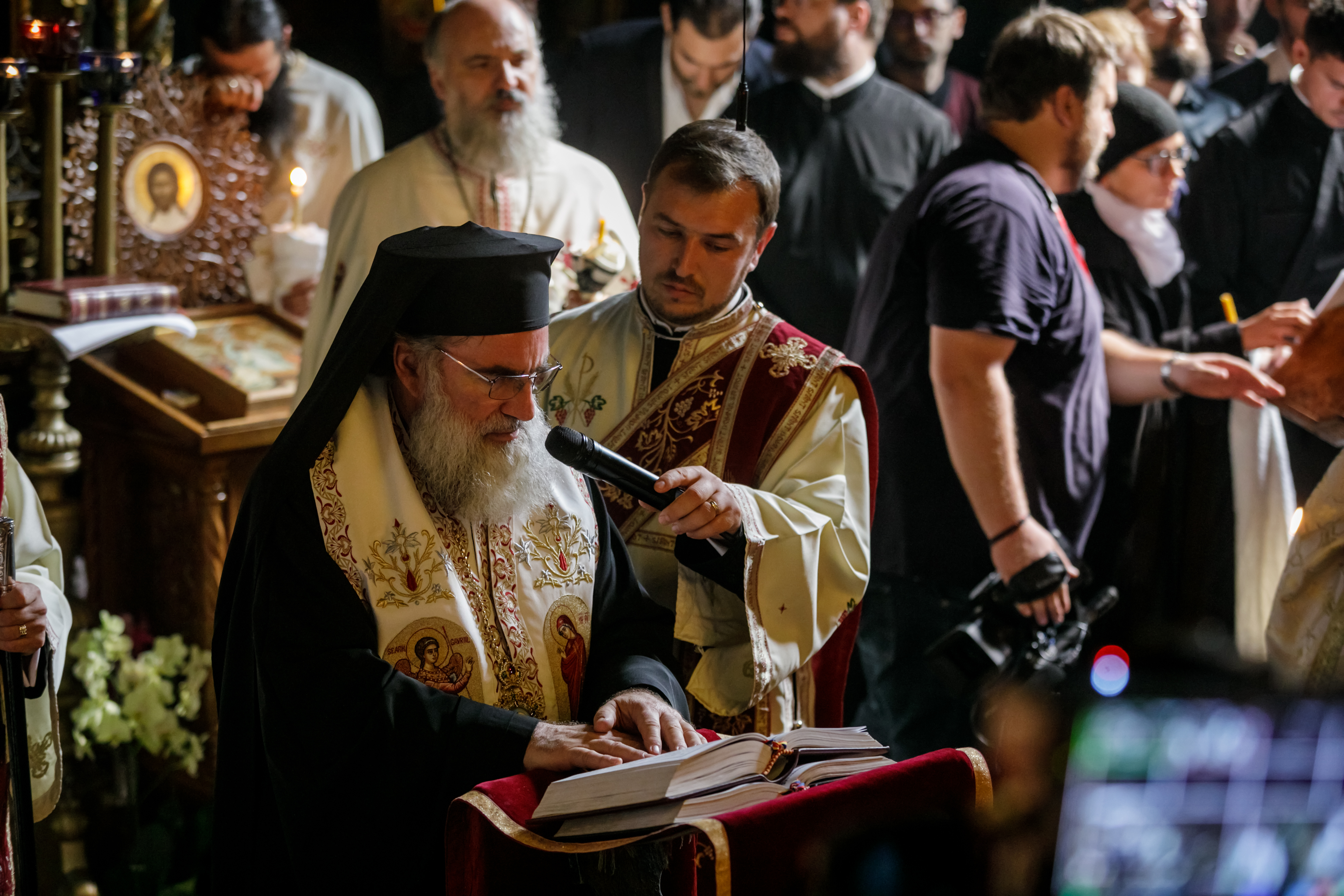 Părintele profesor Florin Bucescu a fost înmormântat