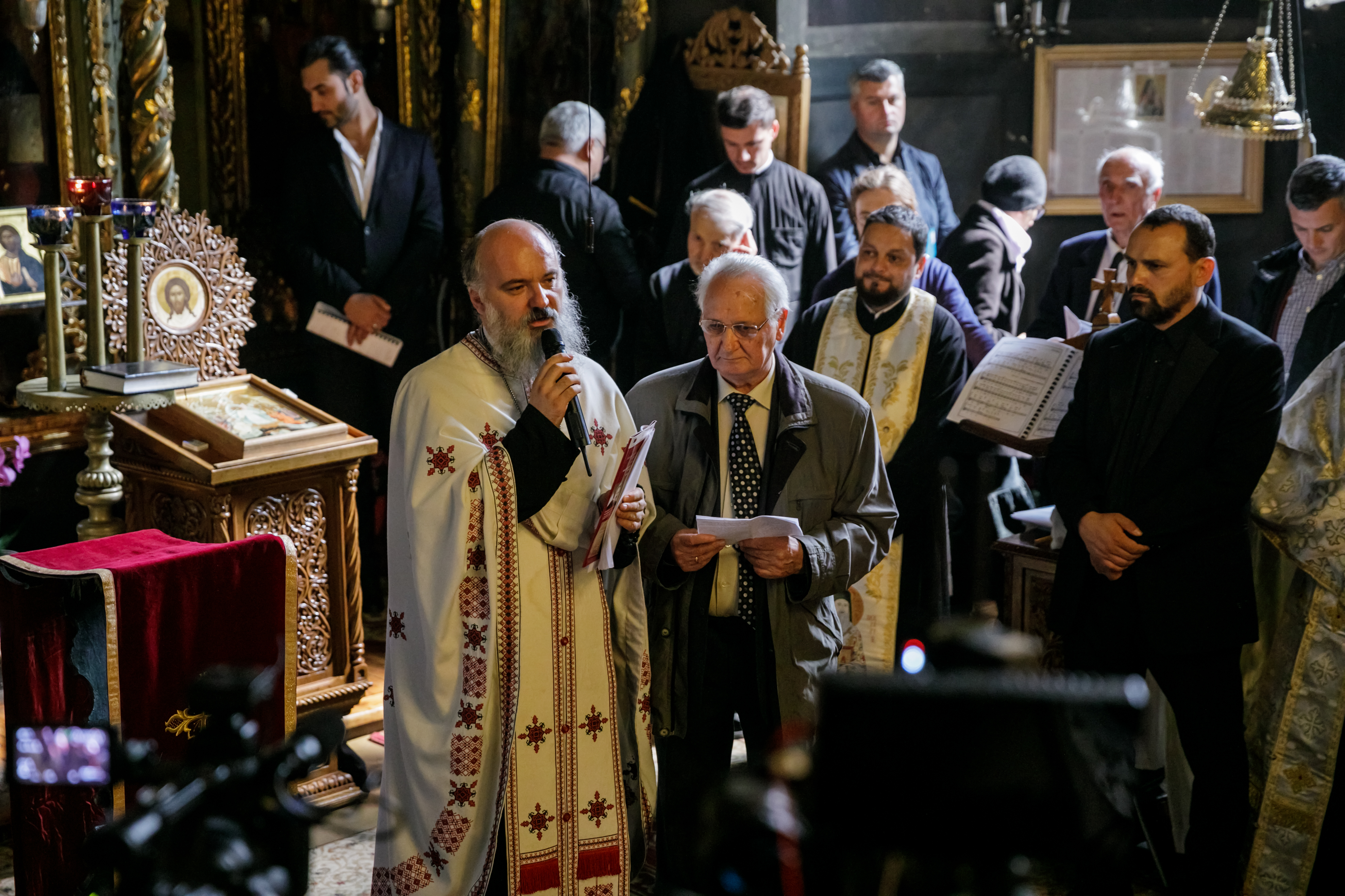 Părintele profesor Florin Bucescu a fost înmormântat