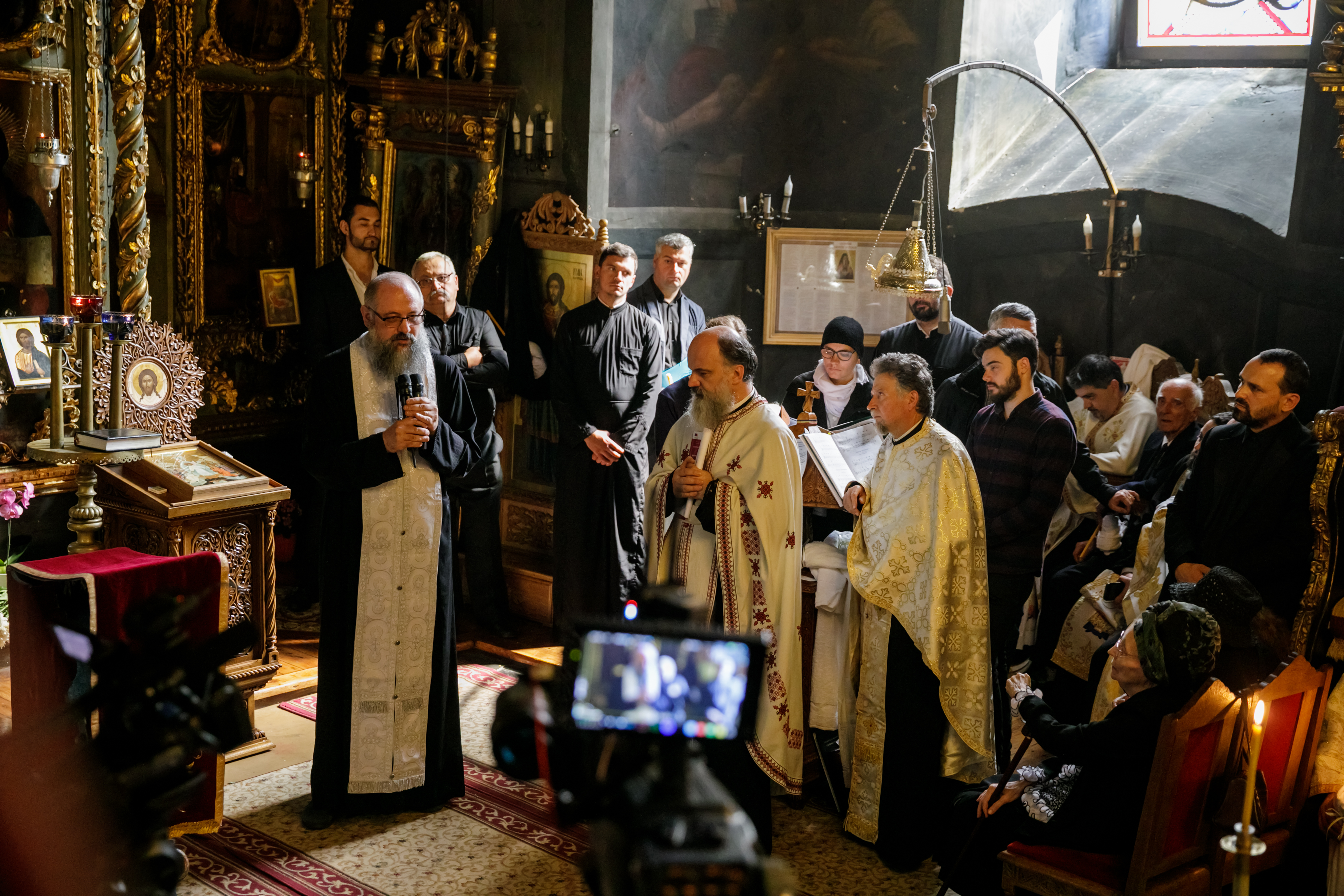 Părintele profesor Florin Bucescu a fost înmormântat