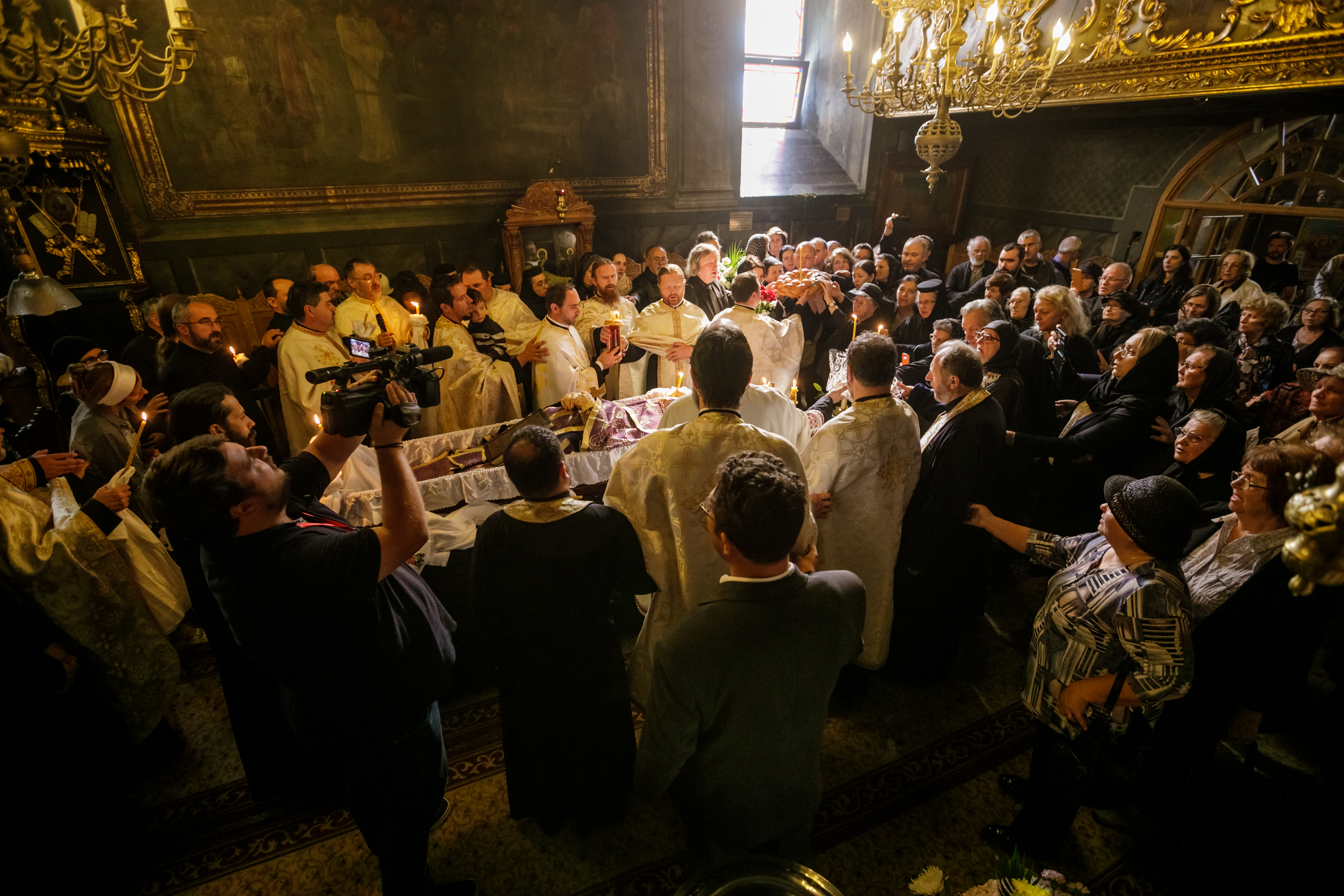 Părintele profesor Florin Bucescu a fost înmormântat