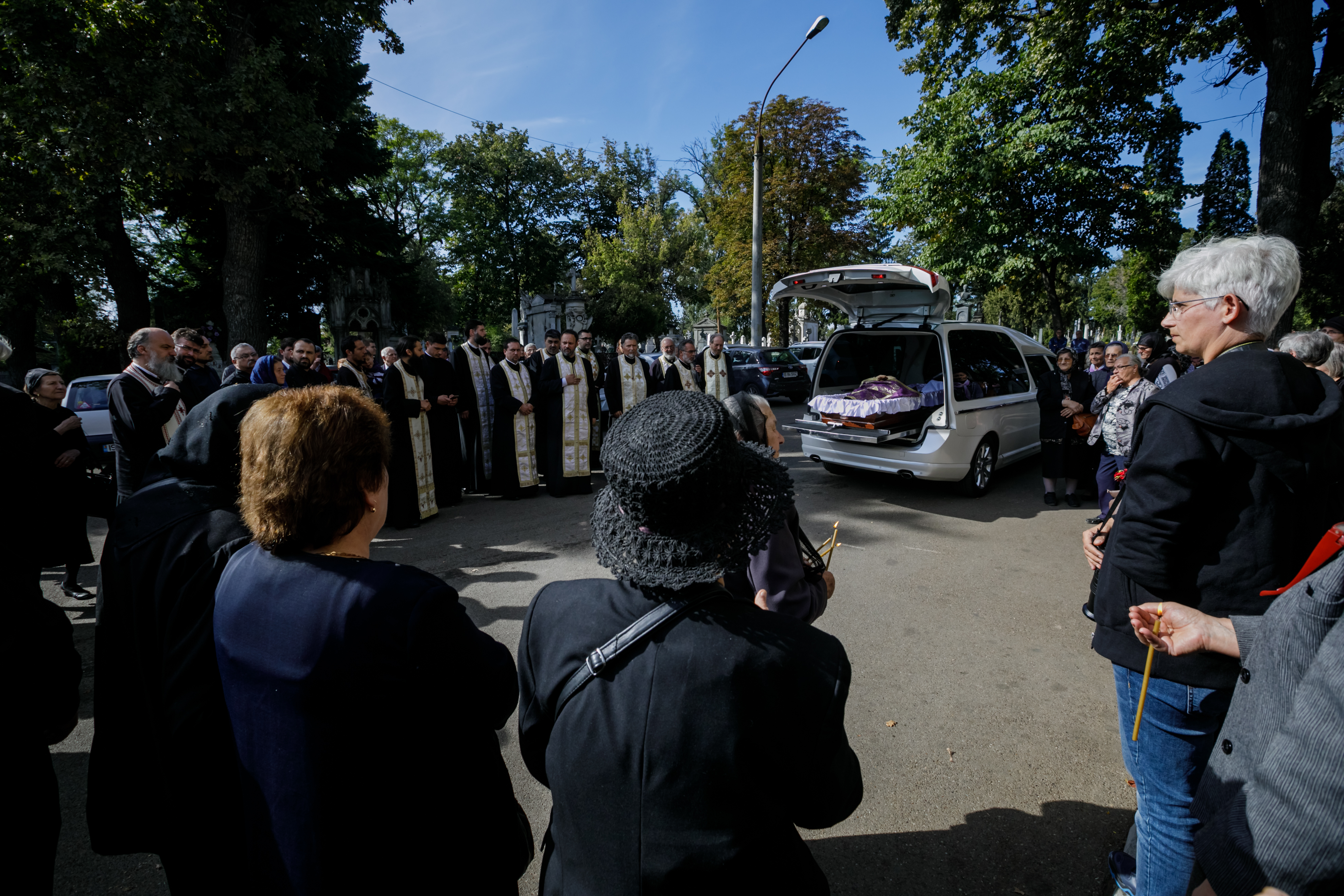 Părintele profesor Florin Bucescu a fost înmormântat