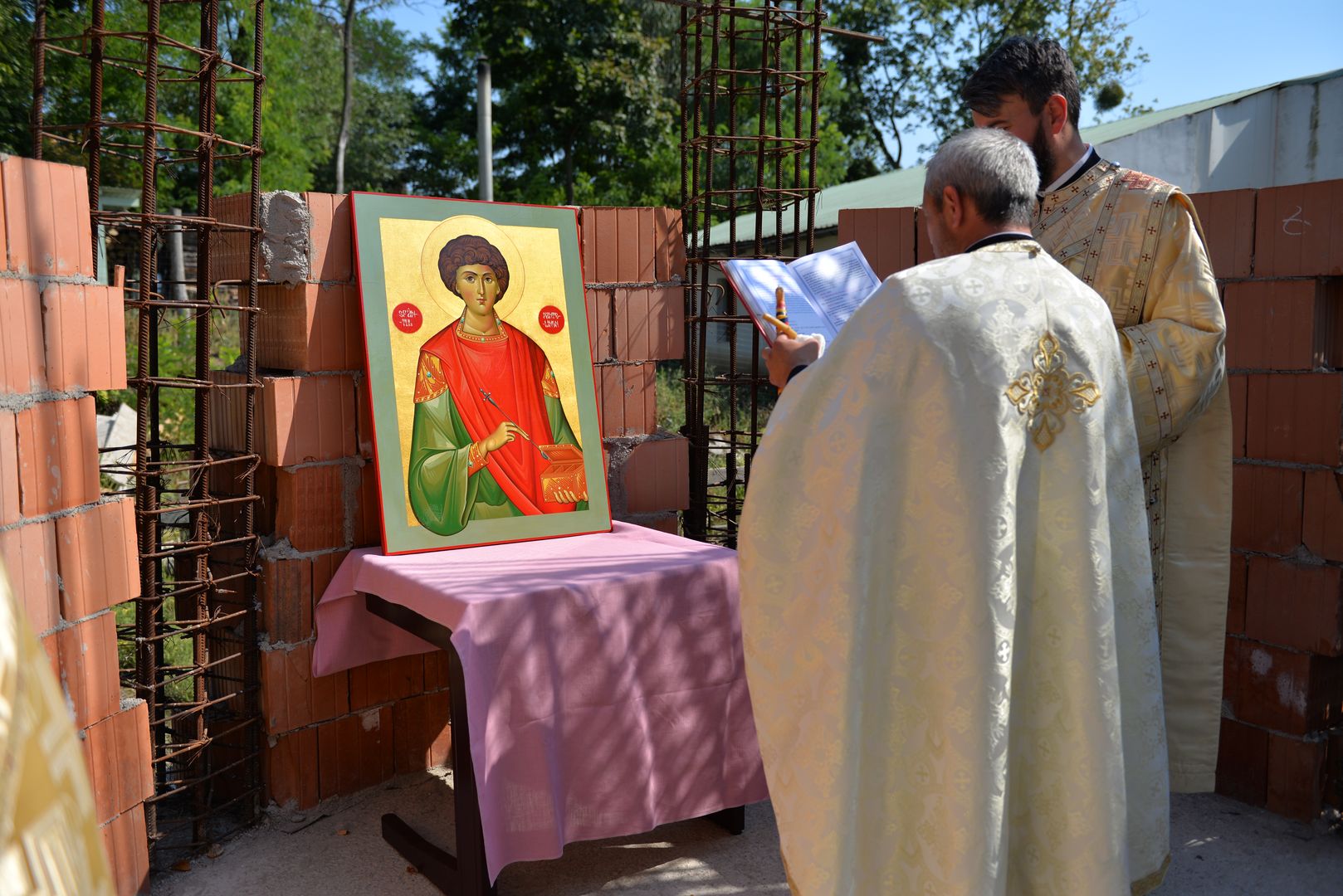 IPS Teofan a pus piatra de temelie pentru viitoarea biserică a Centrului medical din Răducăneni