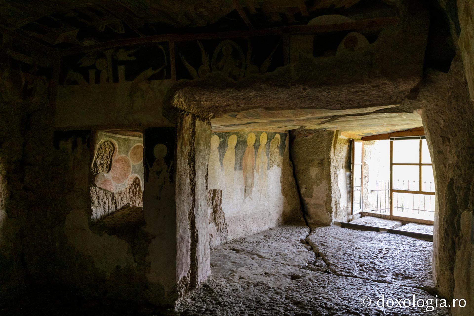 (Foto) Paşi de pelerin la Bisericile rupestre de la Ivanovo – Bulgaria