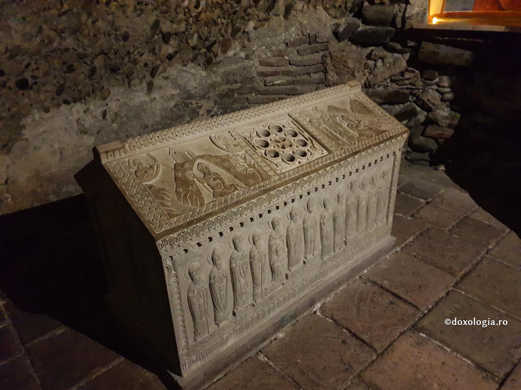 Mormântul Sfântul Shio, Mănăstirea Shiomgvime - Georgia / Foto: Magda Buftea Nevoințele ascetice ale Sfântului Shio de Mgvime