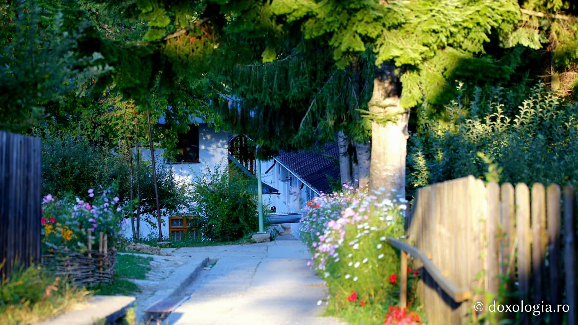 (Foto) Zile de septembrie la Mănăstirea Sihastria