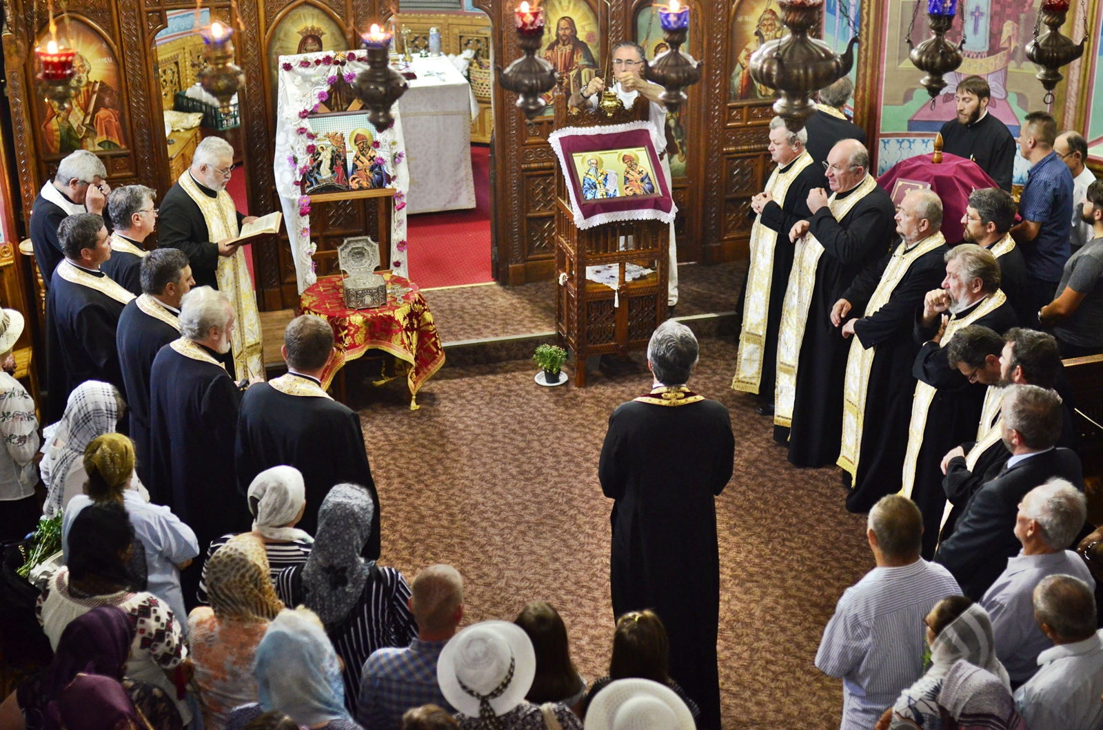 Manifestări cultural-duhovnicești la Biserica „Sfântul Spiridon” din Comănești Manifestări cultural-duhovnicești la Biserica „Sfântul Spiridon” din Comănești