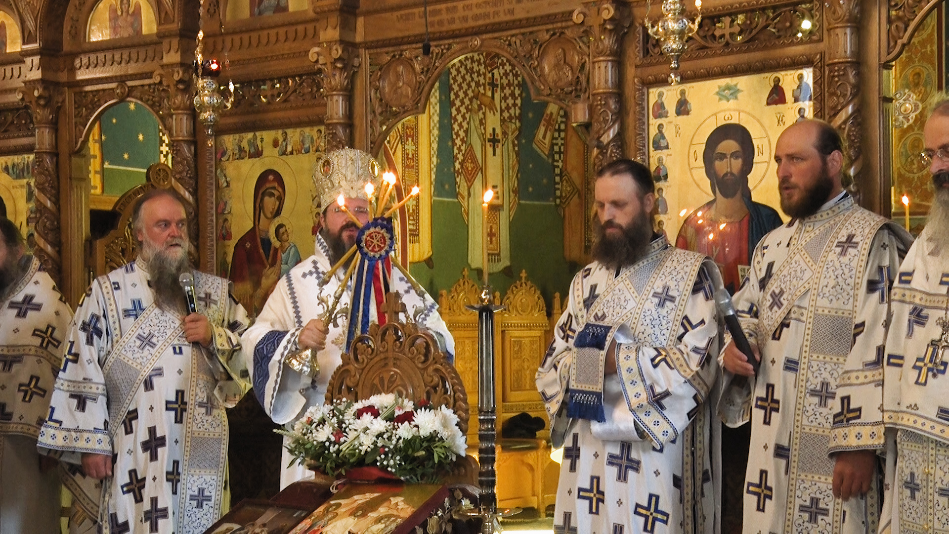 PS Macarie, la hramul Mănăstirii Sihăstria: „În aceste vremuri grele, când este atacată familia, când fetele tinere sunt răpite în amiaza mare, să strigăm către Preasfânta Născătoare de Dumnezeu”