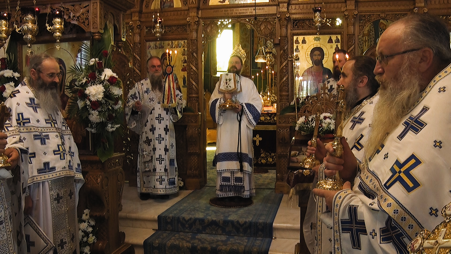 PS Macarie, la hramul Mănăstirii Sihăstria: „În aceste vremuri grele, când este atacată familia, când fetele tinere sunt răpite în amiaza mare, să strigăm către Preasfânta Născătoare de Dumnezeu”