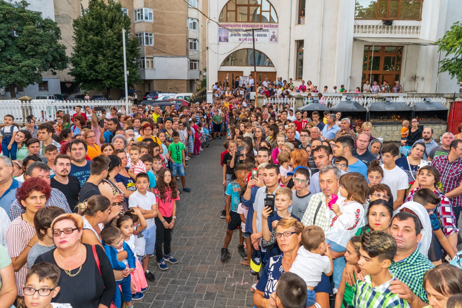 Binecuvântări arhiereşti în Eparhia Romanului şi Bacăului