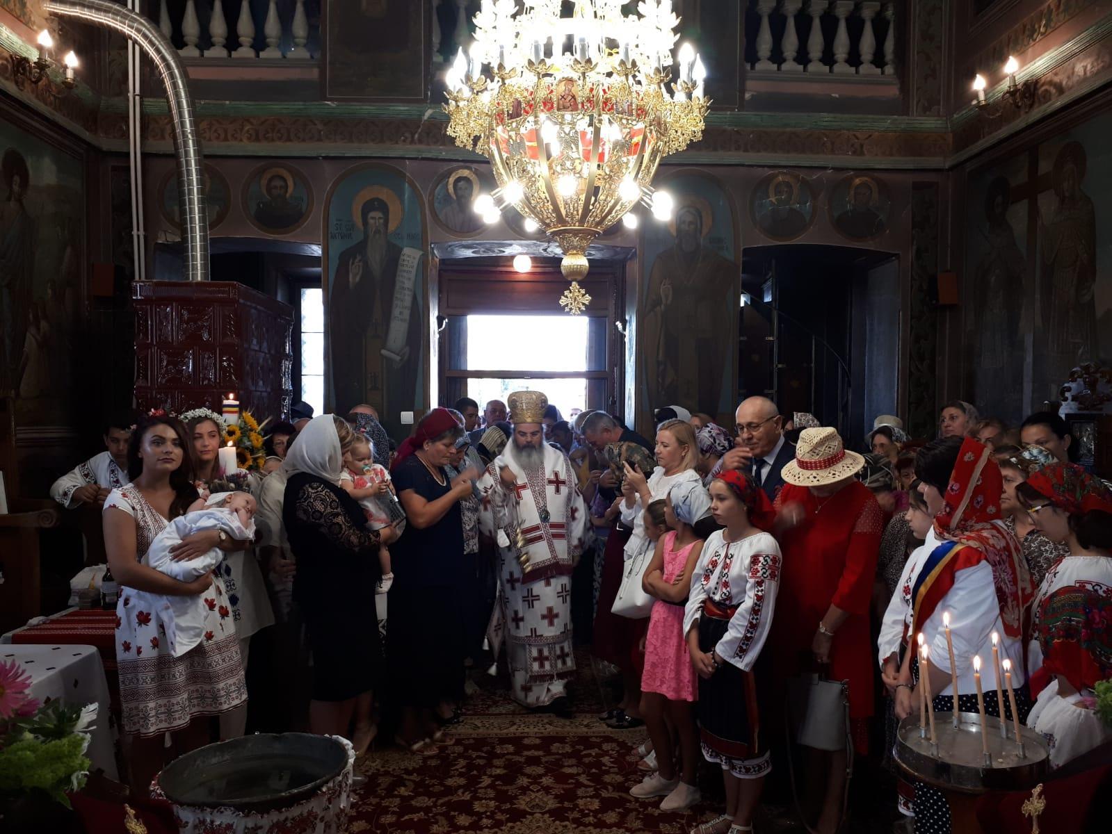 Slujbe arhiereşti în Mitropolia Moldovei şi Bucovinei Slujbe arhiereşti în Mitropolia Moldovei şi Bucovinei