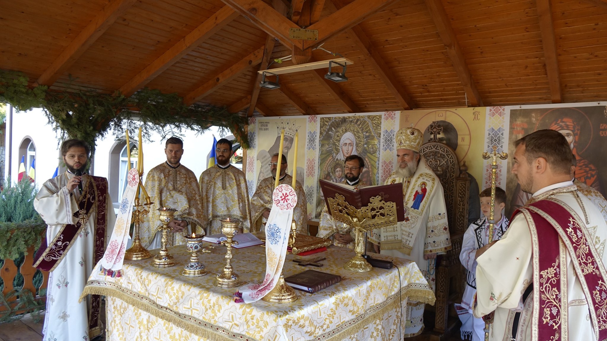 Slujbe arhiereşti în Mitropolia Moldovei şi Bucovinei