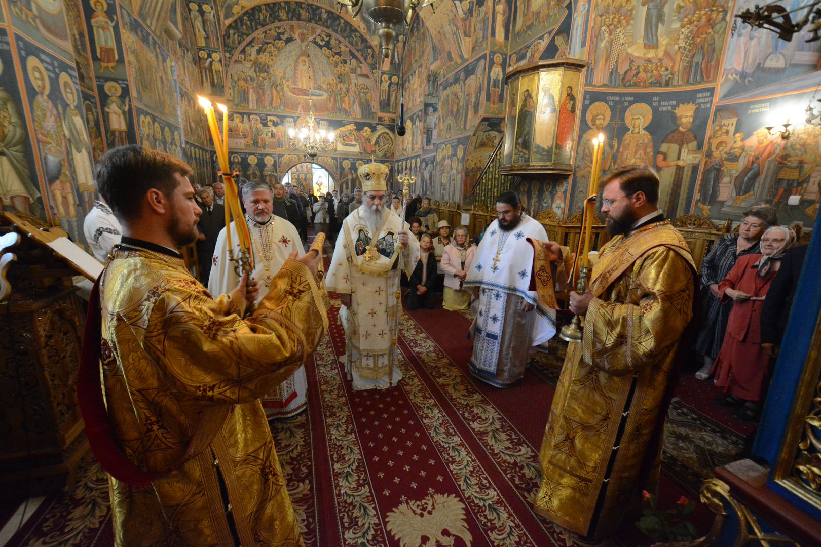 foto: Flavius Popa Doi arhierei ai Bisericii Cretei și Antiohiei au slujit în cetatea Iașilor