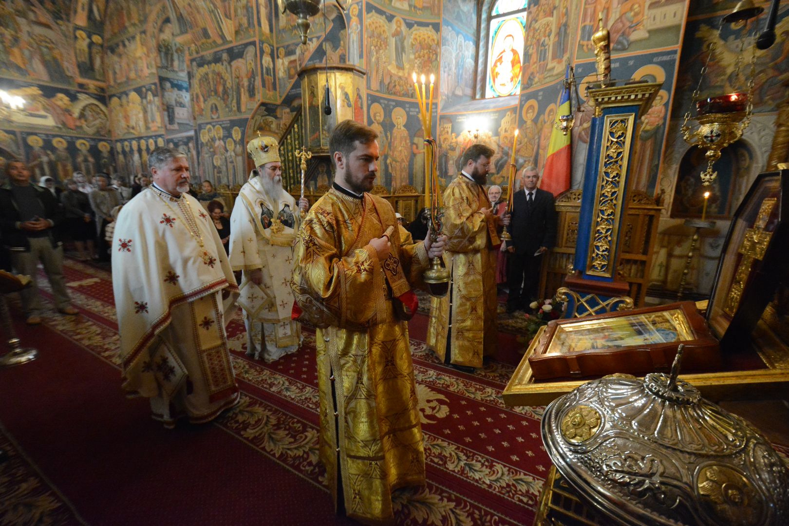 foto: Flavius Popa Doi arhierei ai Bisericii Cretei și Antiohiei au slujit în cetatea Iașilor