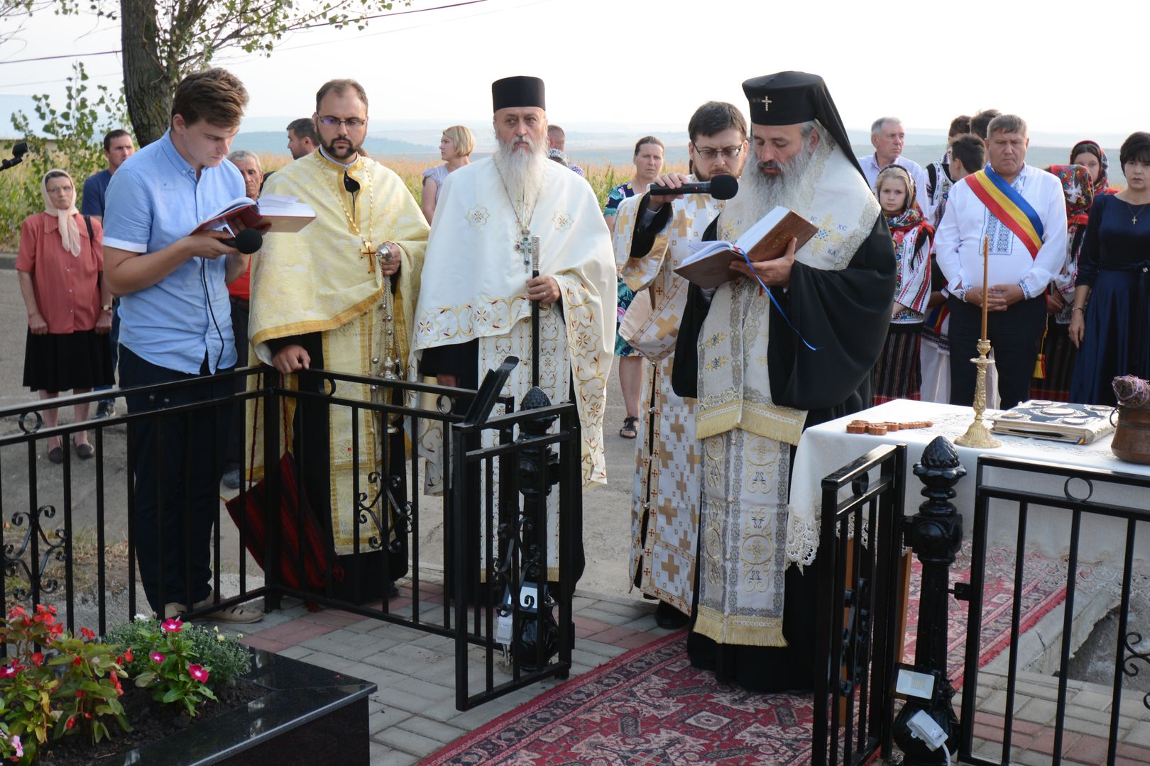 IPS Mitropolit Teofan la Parohia Victoria - Botoșani: „Avem încredințarea că sufletul Părintelui Patriarh Teoctist se bucură văzându-vă pe dumneavoastră”