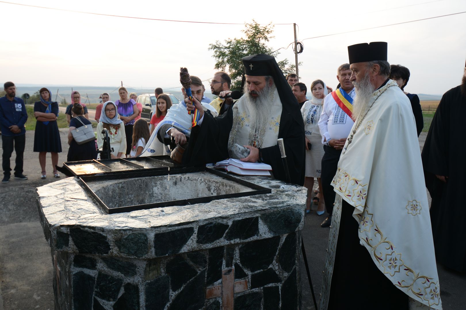 IPS Mitropolit Teofan la Parohia Victoria - Botoșani: „Avem încredințarea că sufletul Părintelui Patriarh Teoctist se bucură văzându-vă pe dumneavoastră”