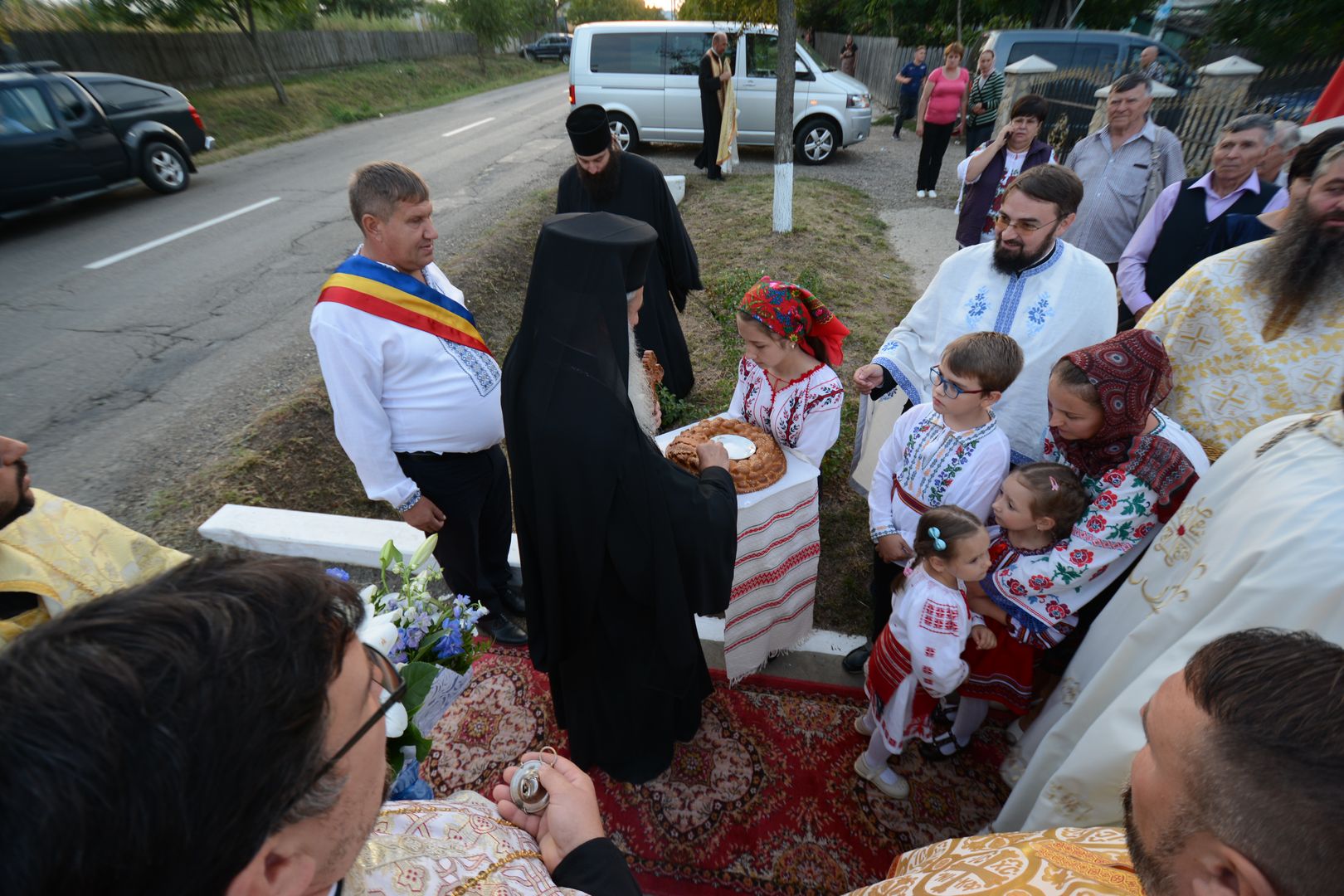 IPS Mitropolit Teofan la Parohia Victoria - Botoșani: „Avem încredințarea că sufletul Părintelui Patriarh Teoctist se bucură văzându-vă pe dumneavoastră”