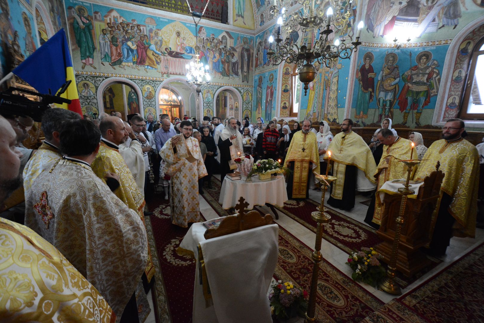 IPS Mitropolit Teofan la Parohia Victoria - Botoșani: „Avem încredințarea că sufletul Părintelui Patriarh Teoctist se bucură văzându-vă pe dumneavoastră”