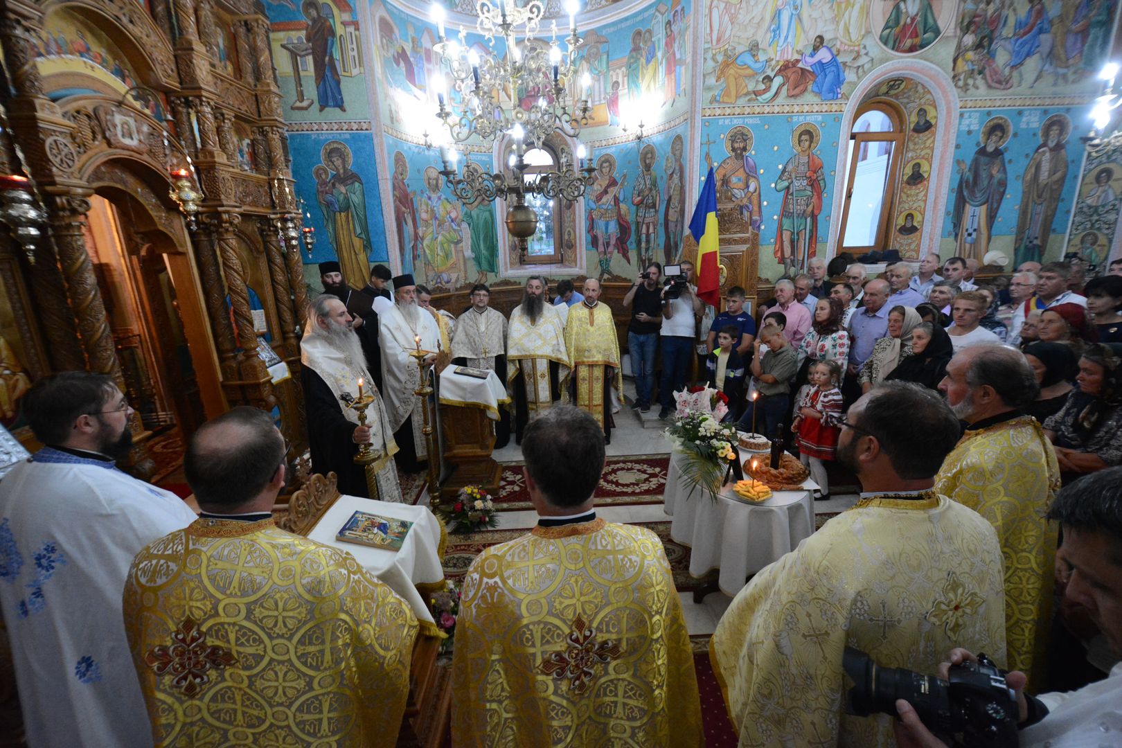 IPS Mitropolit Teofan la Parohia Victoria - Botoșani: „Avem încredințarea că sufletul Părintelui Patriarh Teoctist se bucură văzându-vă pe dumneavoastră”