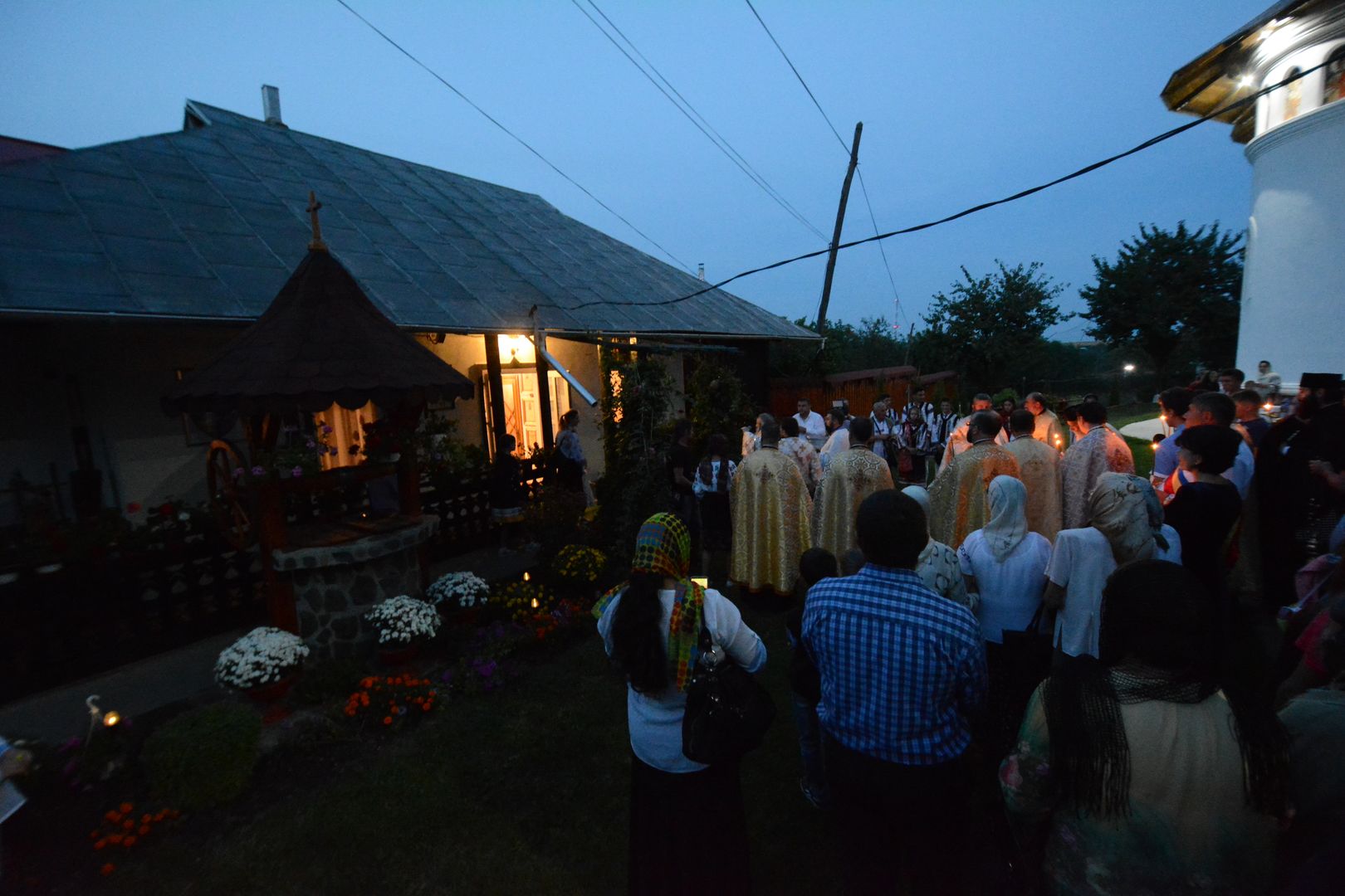 IPS Mitropolit Teofan la Parohia Victoria - Botoșani: „Avem încredințarea că sufletul Părintelui Patriarh Teoctist se bucură văzându-vă pe dumneavoastră”